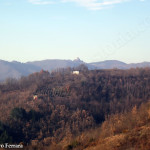 le colline di Varzi con sullo sfondo il Castello di Oramala