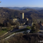 il castello di Stefanago con l'appennino sullo sfondo