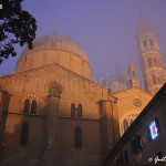Padova: la basilica di Sant'Antonio avvolta dalla nebbia