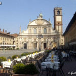 Vigevano il duomo nella piazza ducale