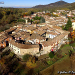 L'antico borgo murato: si scorgono le torri mozzate