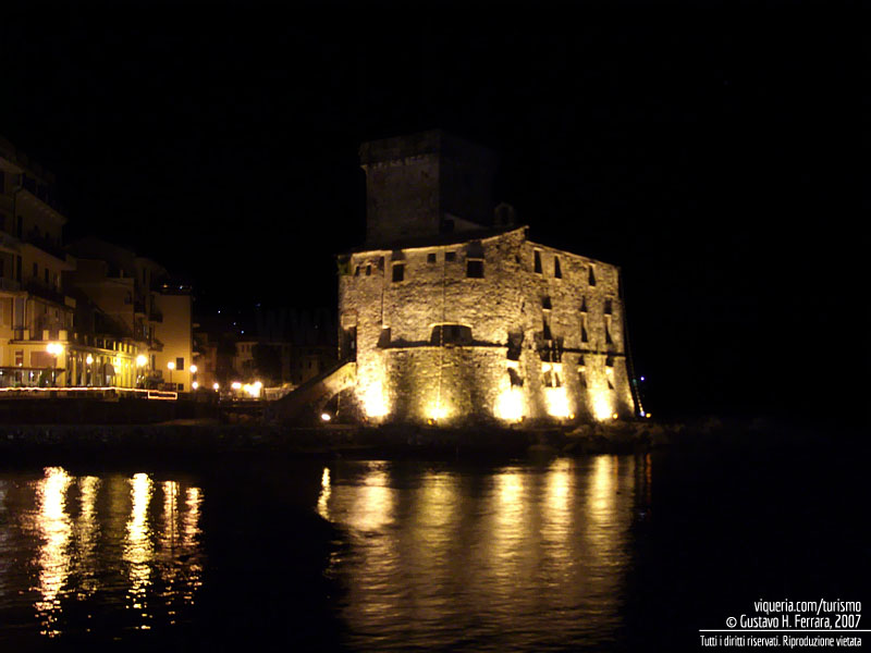Il castello di Rapallo di notte